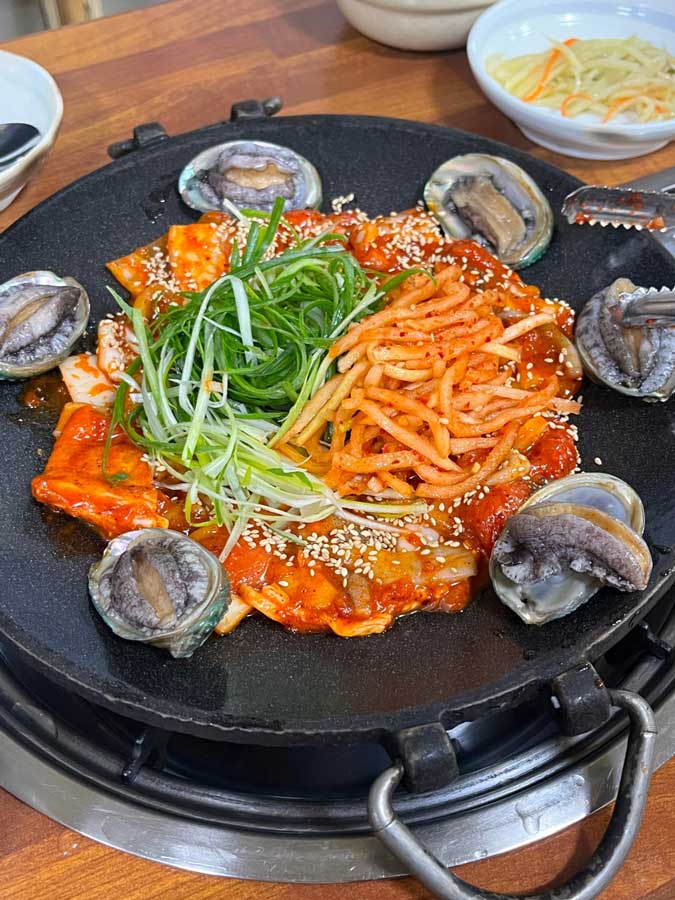 제주도-맛집-성산흑돼지두루치기-몸국-후기-16.jpg