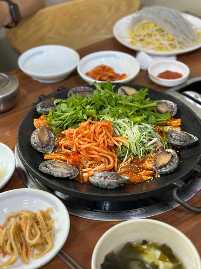 제주도-맛집-성산흑돼지두루치기-몸국-후기-10.jpg