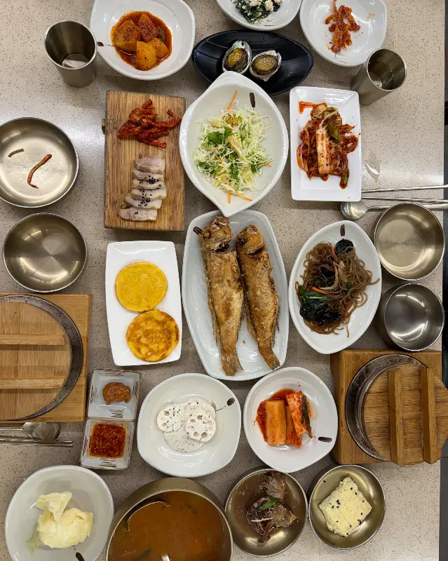 상다리가 휘어질 듯한 반찬 가짓수