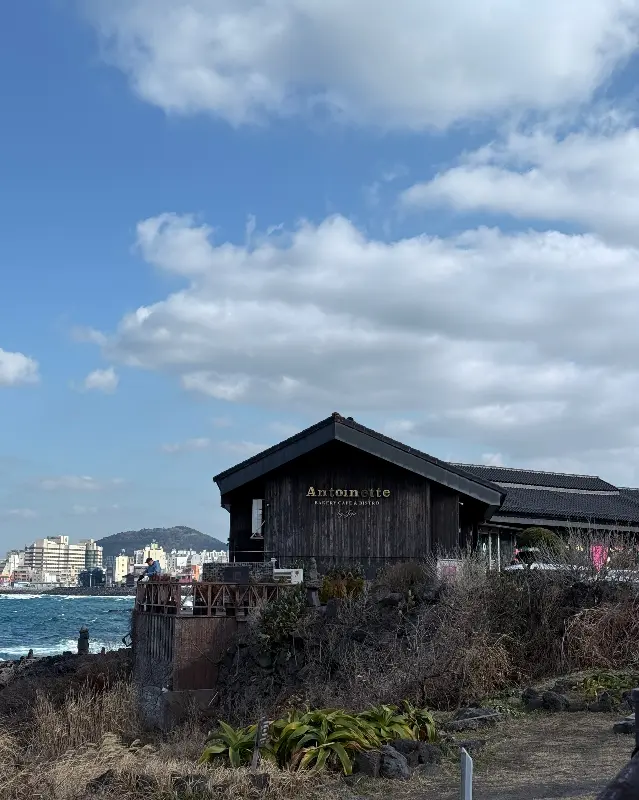 앙뚜아네트 카페 전경