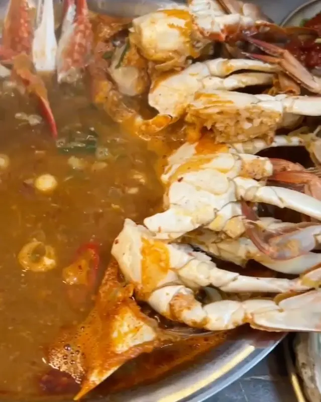 꽃게가 가득 들어간 꽃게탕