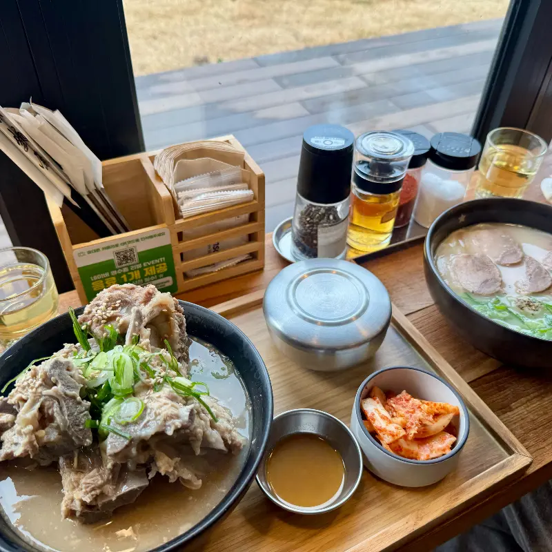 깔끔한 테이블 세팅