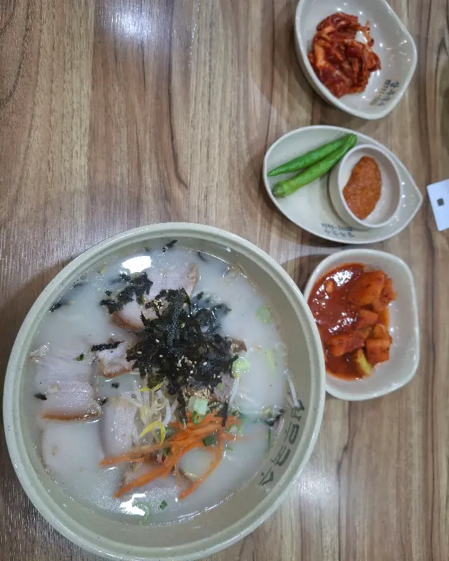 고기국수와 곁들여 먹는 반찬들