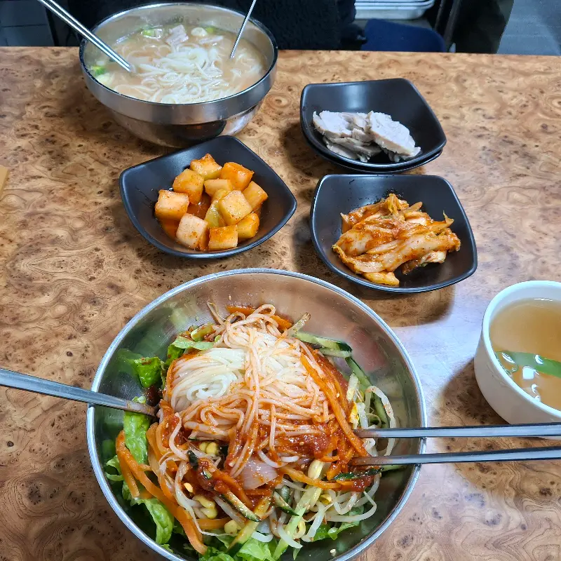 고기국수와 비빔국수