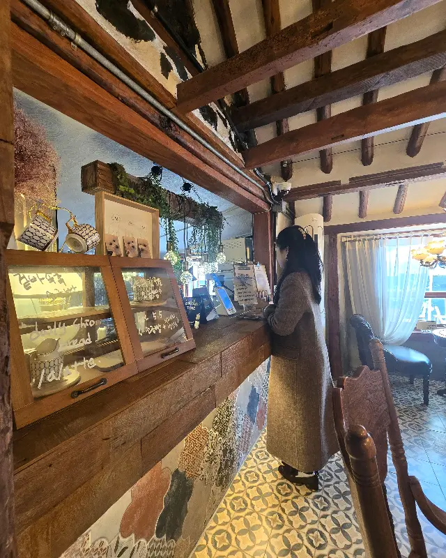 카페 내부 전경