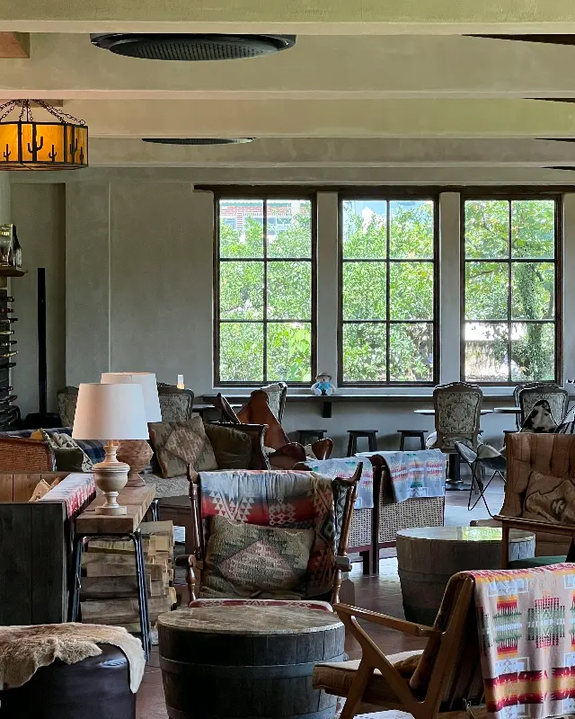 넓고 아늑한 친봉산장 내부