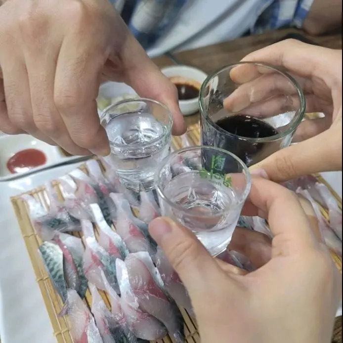 고등어회와 함께 건배