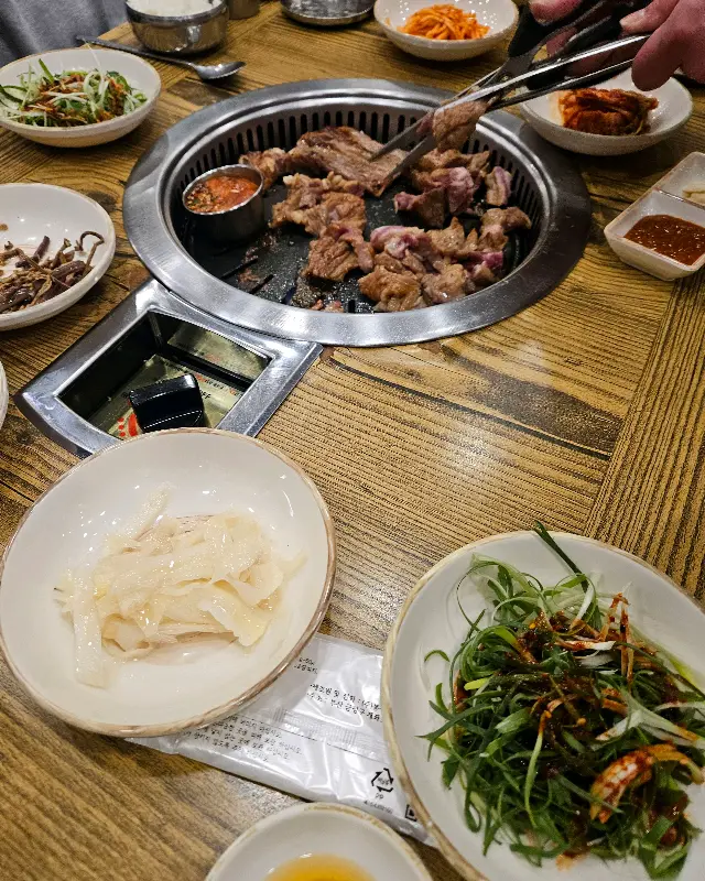 만복흑돼지의 푸짐한 곁들임 찬