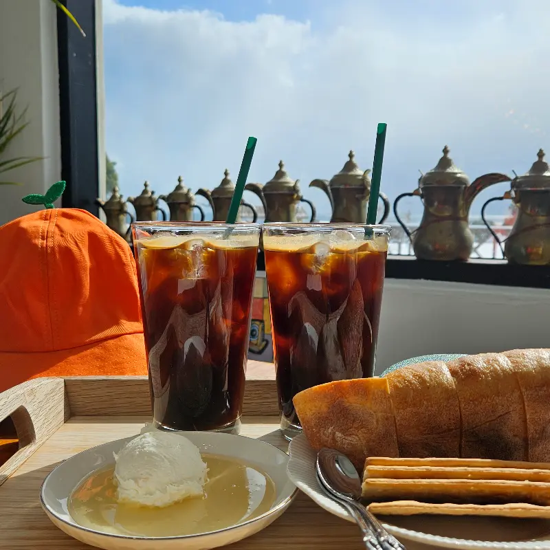 카이막과 커피, 그리고 성산의 푸른 바다