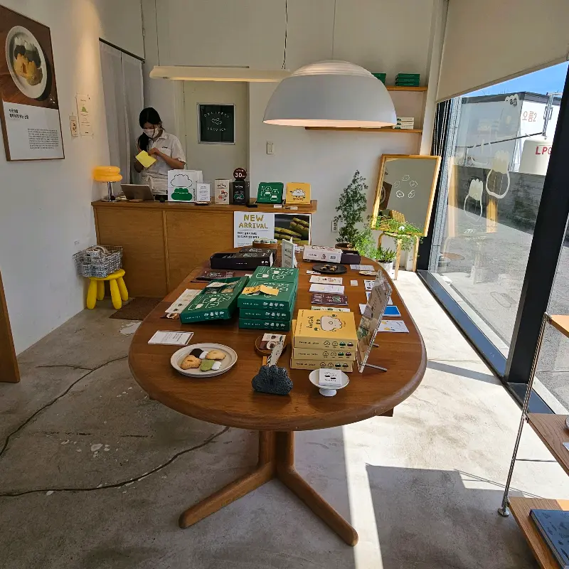 매장 내부 전경