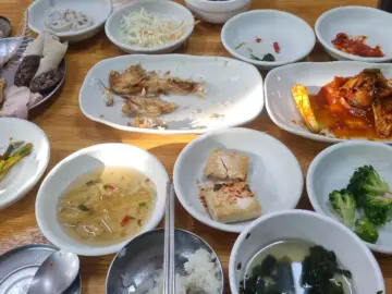 혼자라서 더 끌리는, 제주 큰일집에서 맛보는 푸짐한 옥돔 정식 한상차림 맛집