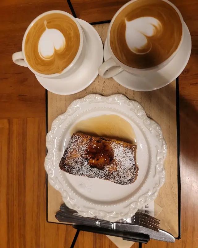 프렌치토스트와 라떼