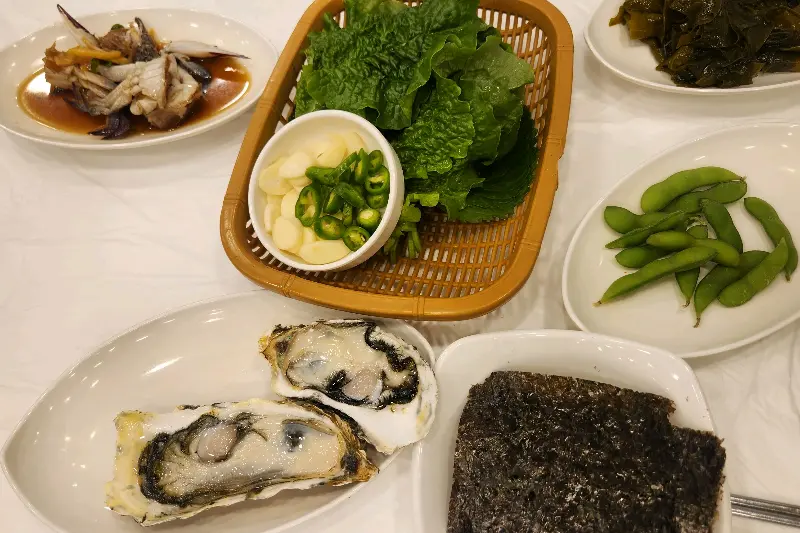 다채로운 밑반찬 한 상