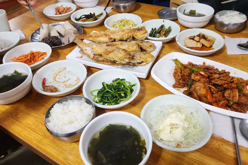 푸짐한 큰일집 정식 한 상 차림