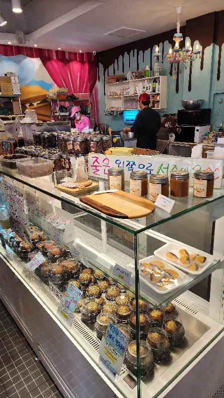 디저트 제조 모습