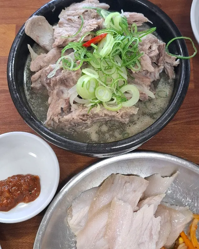 윤기가 흐르는 돔베고기