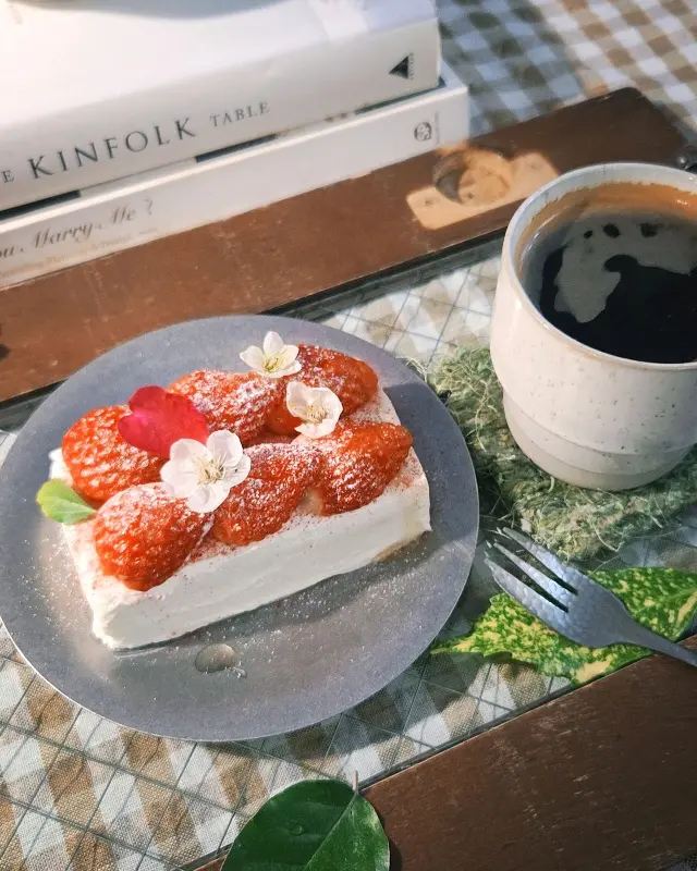 딸기 티라미수와 커피