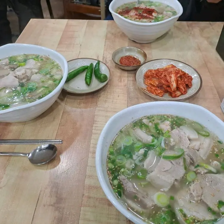 고기국수와 환상적인 궁합을 자랑하는 김치