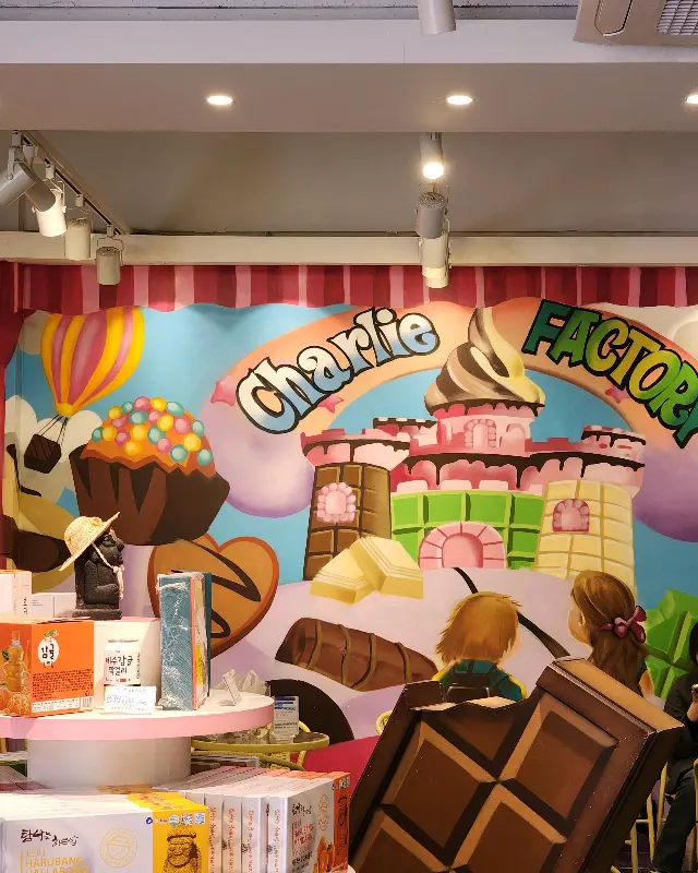 찰리공장의 벽화