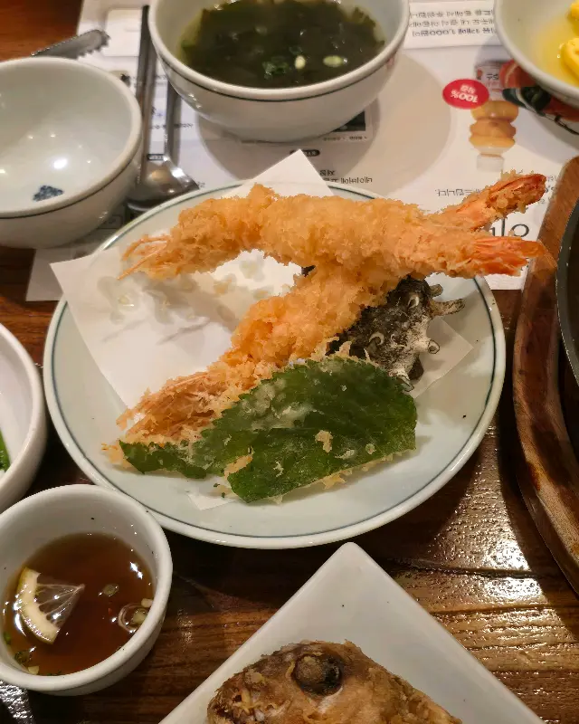 정갈한 밑반찬과 쌈 채소