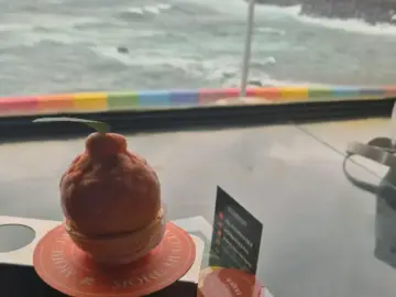 용두암 바다 뷰와 제주 한라봉의 만남! 인생샷 맛집 휴즐리, 진짜 레전드!