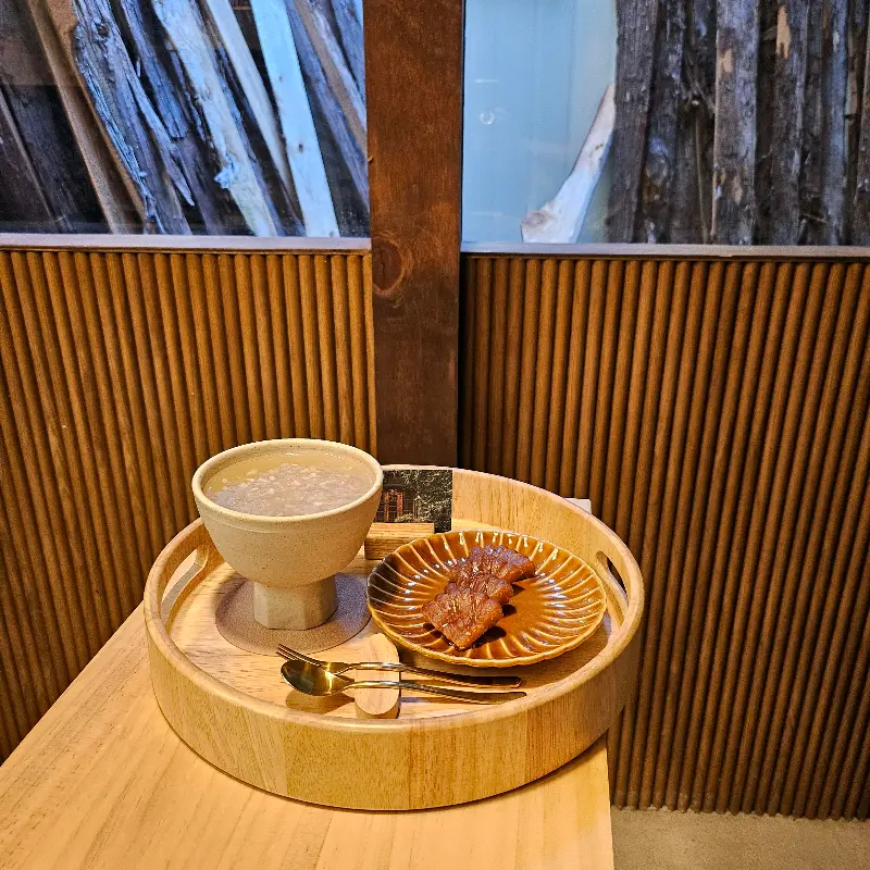 청보리 라떼와 치즈 곶감말이