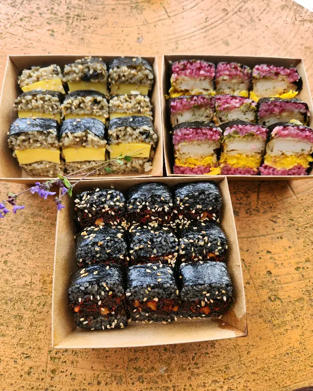 해녀김밥집 창가 좌석