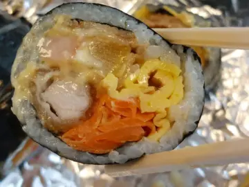 입안 가득 퍼지는 따스함, 서귀포 다정이네 김밥에서 맛보는 추억의 맛집