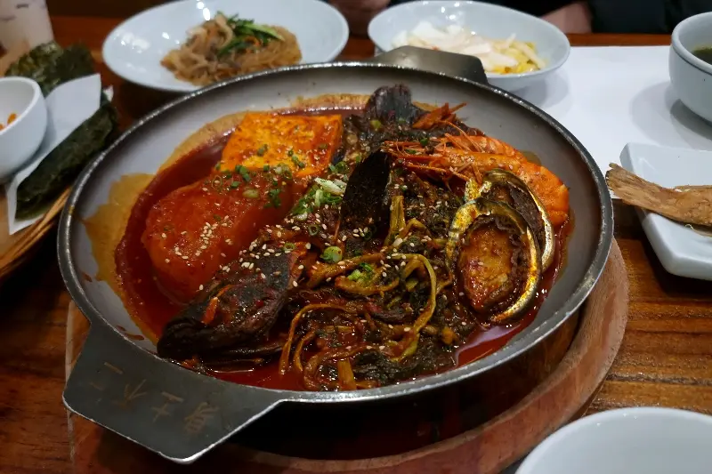 우럭, 전복, 새우, 두부, 시래기가 듬뿍 들어간 우럭조림