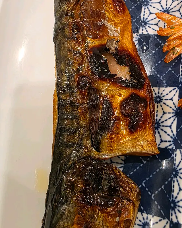 노릇하게 구워진 고등어 구이