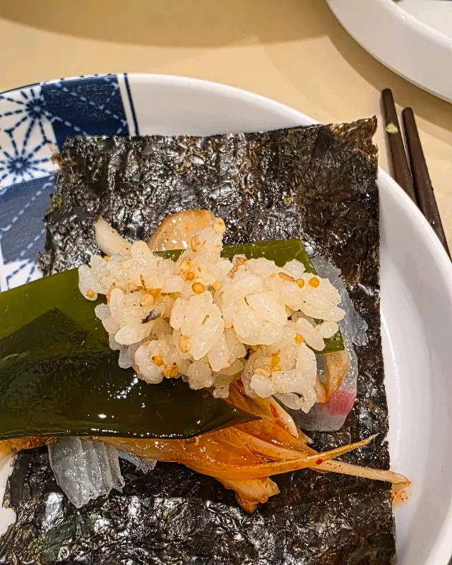 김, 다시마, 묵은지와 함께 싸먹는 고등어회