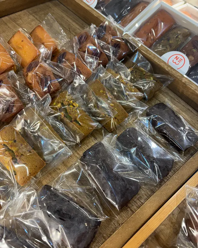 깔끔하고 아늑한 분위기의 매장 내부