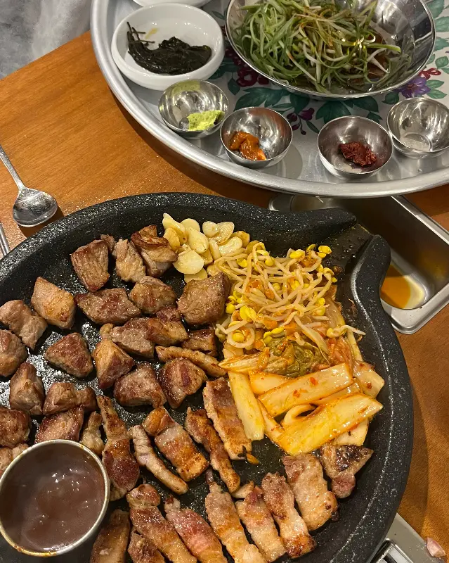 흑돼지 오겹살 단면