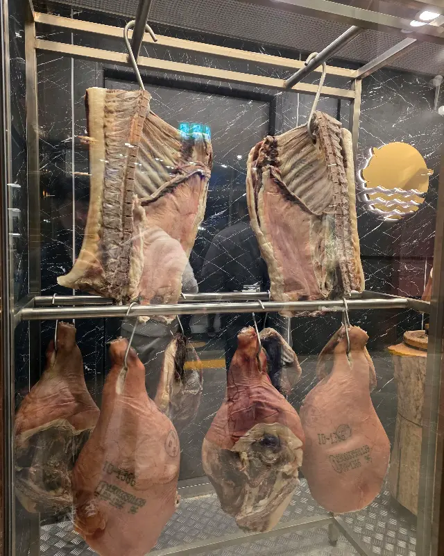 숙성 중인 흑돼지