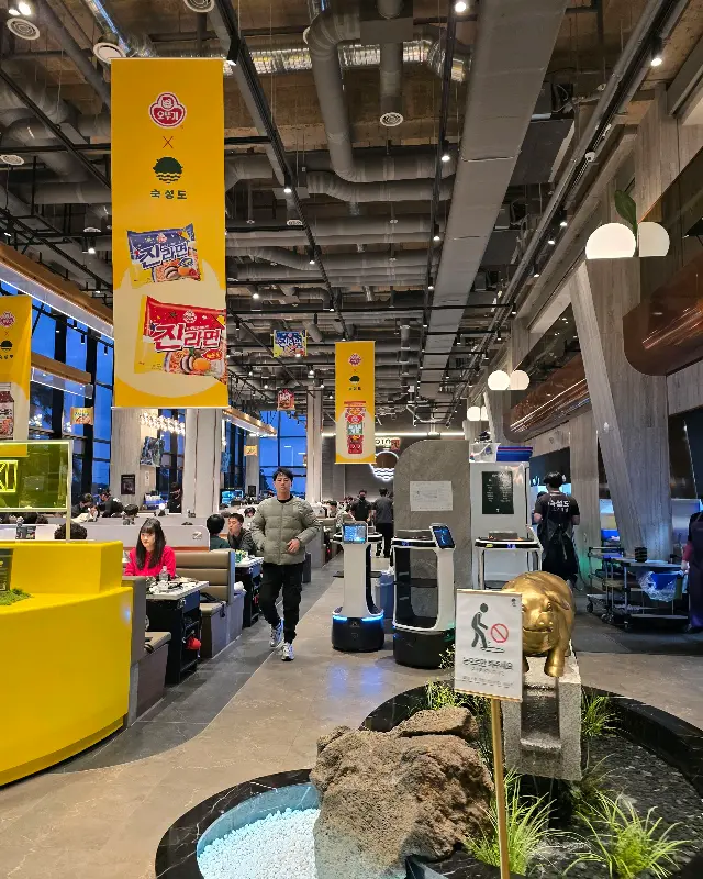 넓고 쾌적한 숙성도 중문점 내부