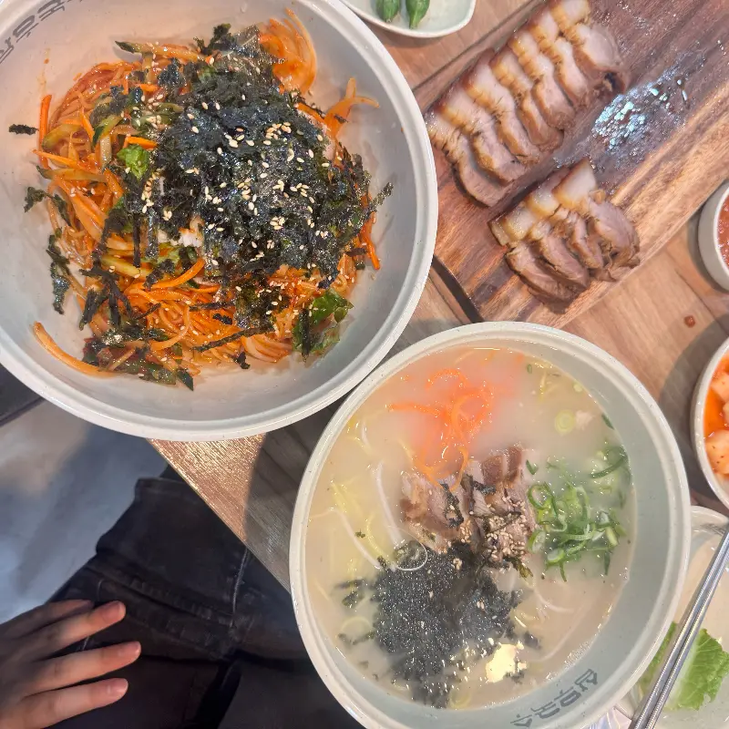 돔베고기와 국수의 환상적인 조합