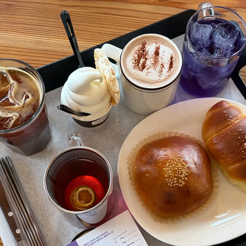 카페 내부 좌석