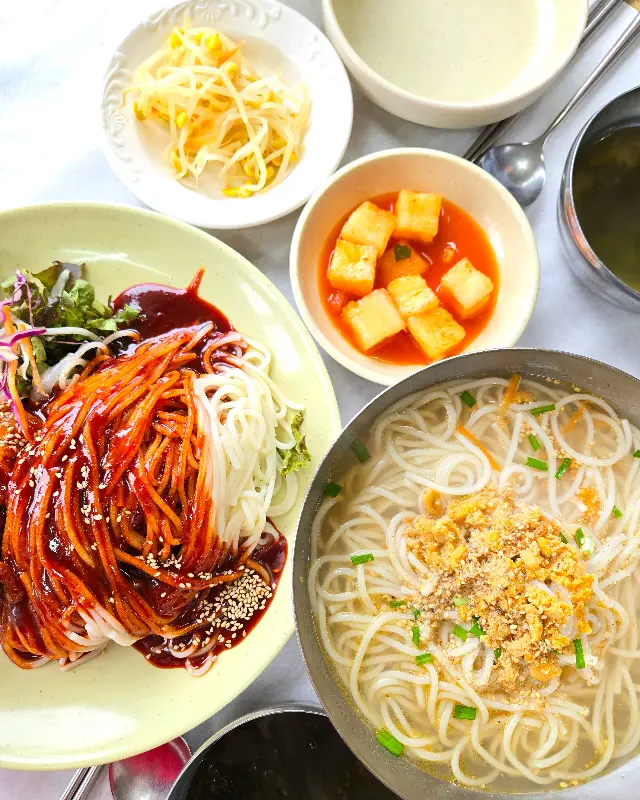 신선한 해산물이 가득한 물회