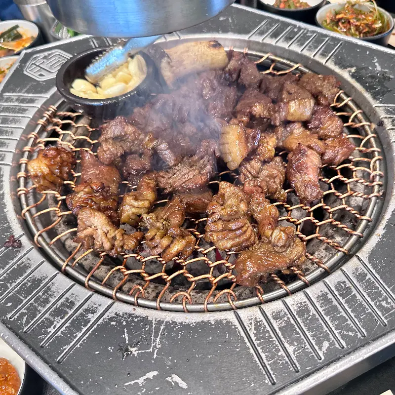 육즙 가득한 흑돼지 갈비