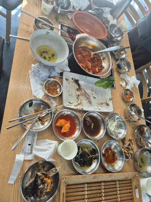 식사 후 빈 그릇들