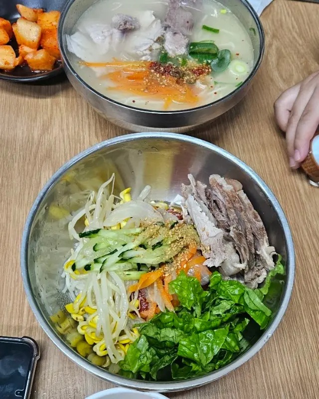 푸짐한 고기 고명