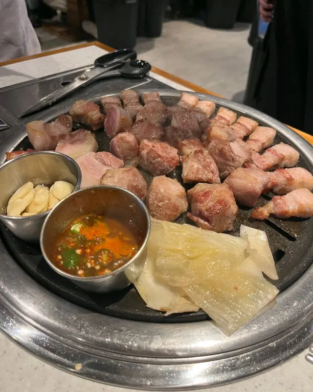 화로위 흑돼지, 멜젓, 구운 김치