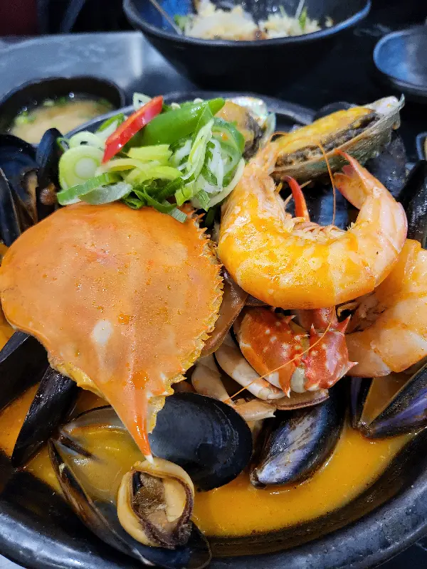 해산물 가득한 육합찜