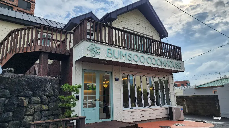 흑돼지 해물 삼합 가게 내부