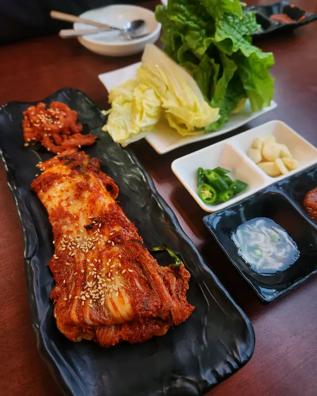 불족발, 보쌈, 족발 세 가지 메뉴가 한 번에 담긴 커플 스페셜