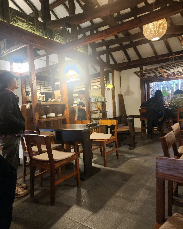 카페 내부 전경