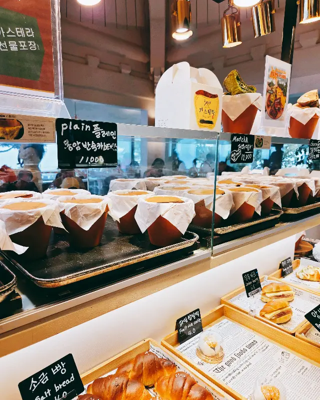 카페 내부 쇼케이스