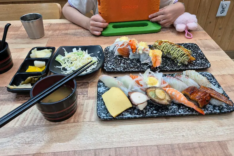 푸짐한 초밥 한 상 차림