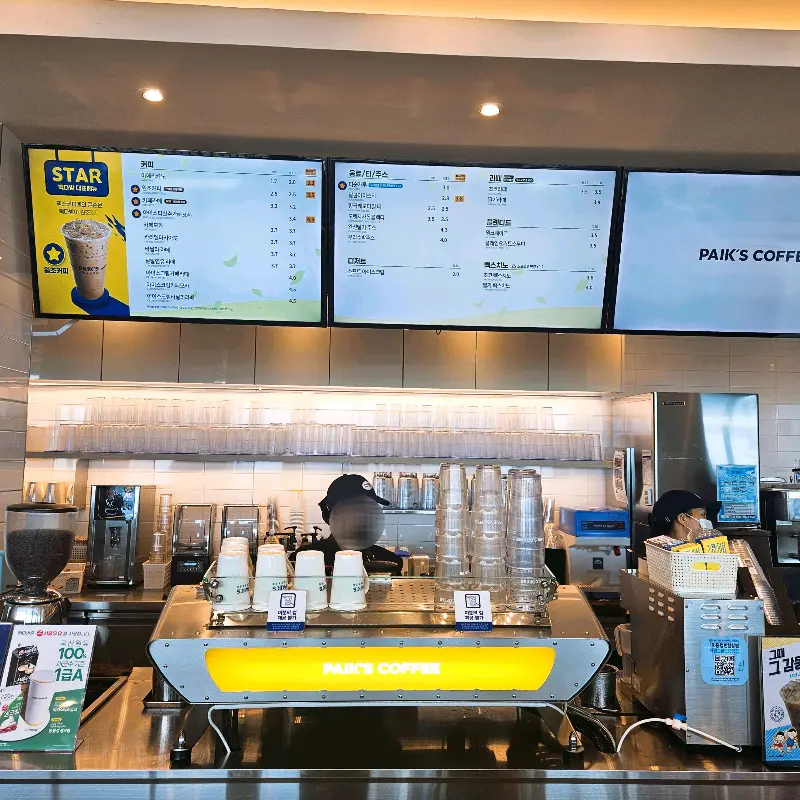 빽다방 내부 주문대의 모습