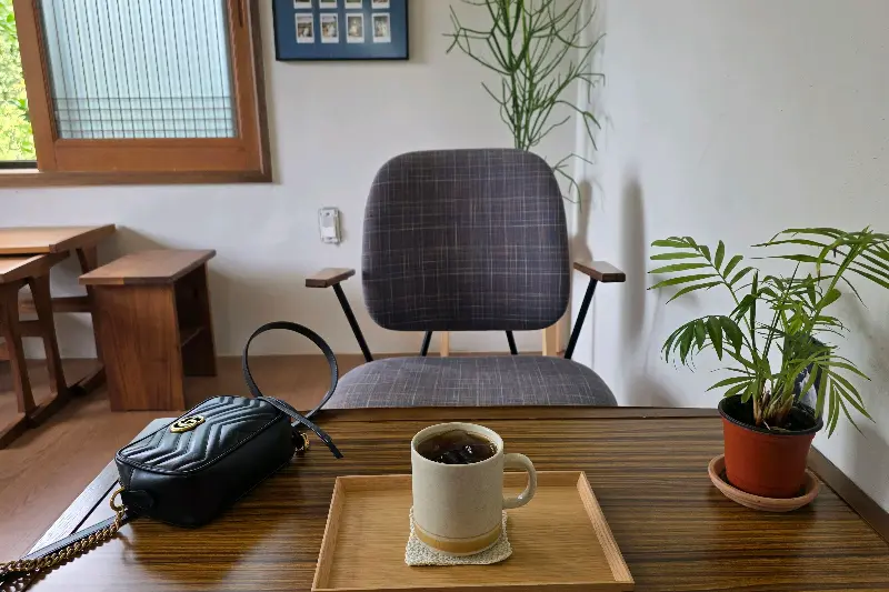 솔옆수 카페 내부